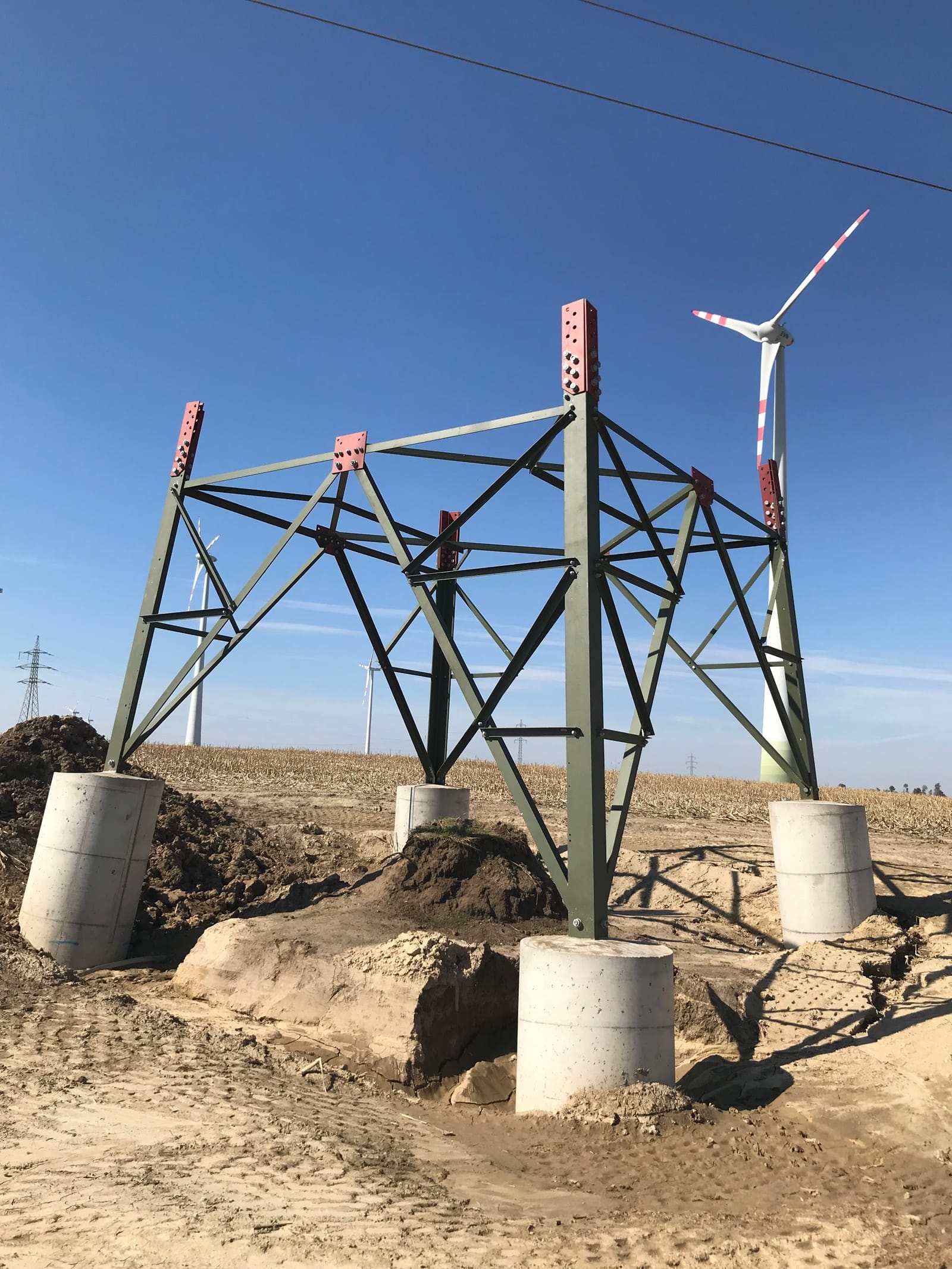 Montáž 110 kV stožiarov pre Netz Niederösterreich
